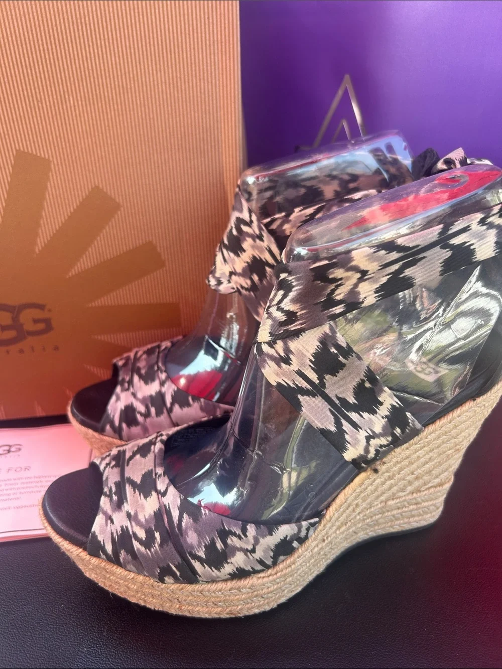 UGG Australia Lucianna Ikat Platform Espadrille Wedge Sandals Size 7.